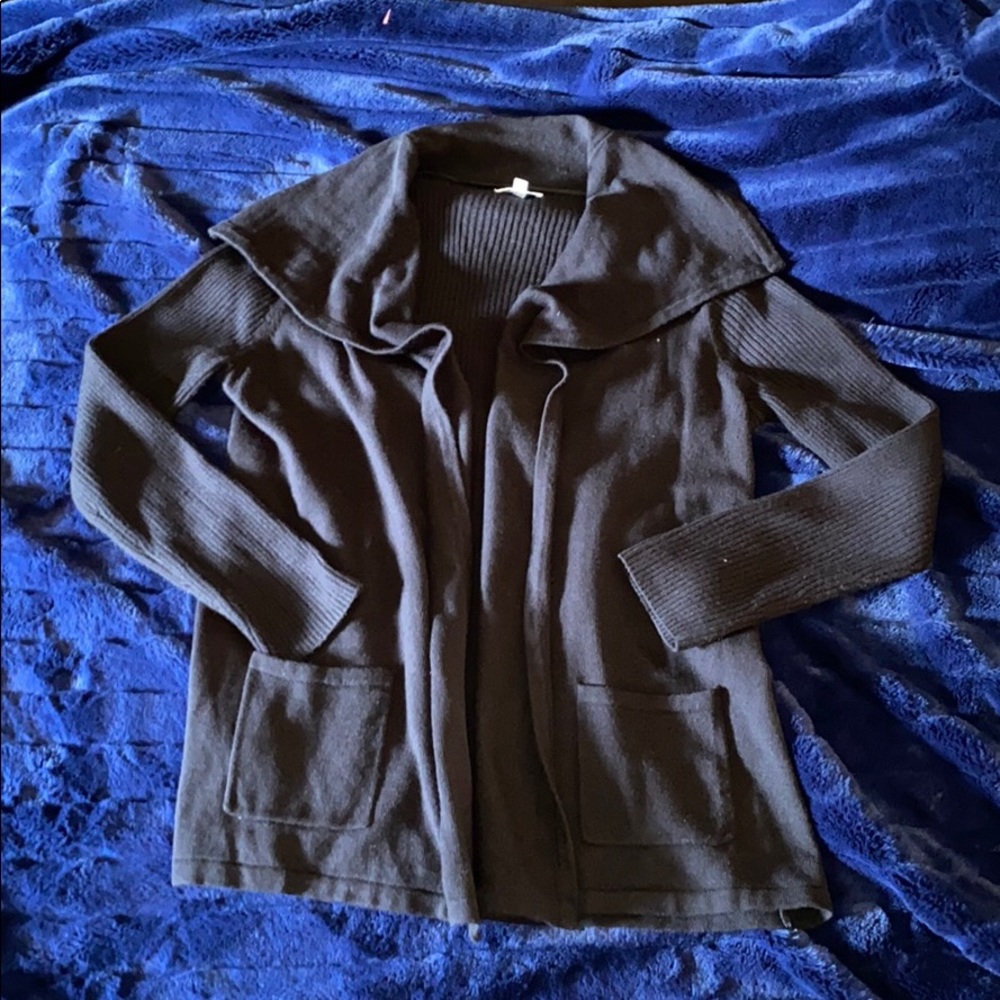 CROFT & BARROW. OPEN FRONT. LARGE COLLAR. SWEATER